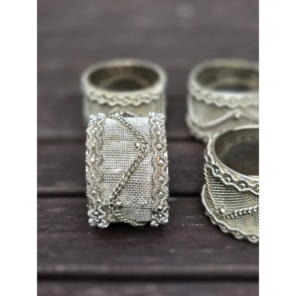 Exquisite Vintage Silver-Toned Napkin‎ Rings (Set of 6)